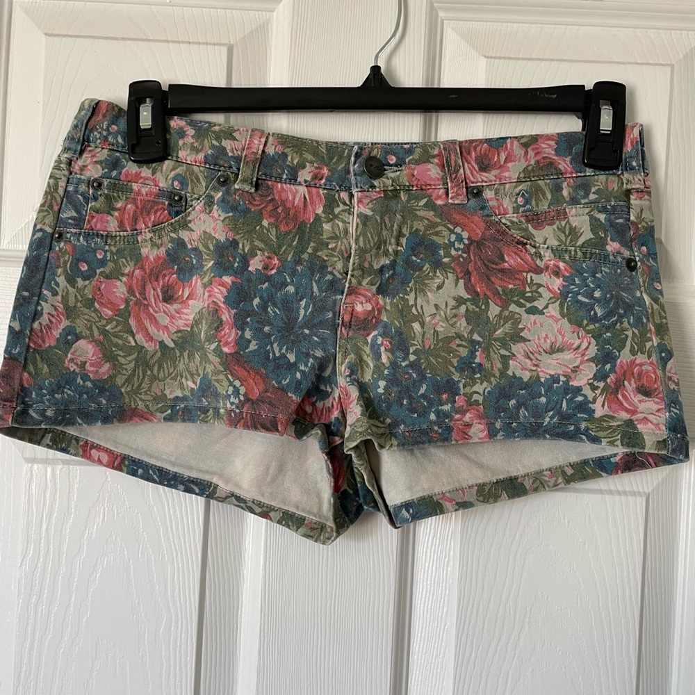 Floral short shorts
